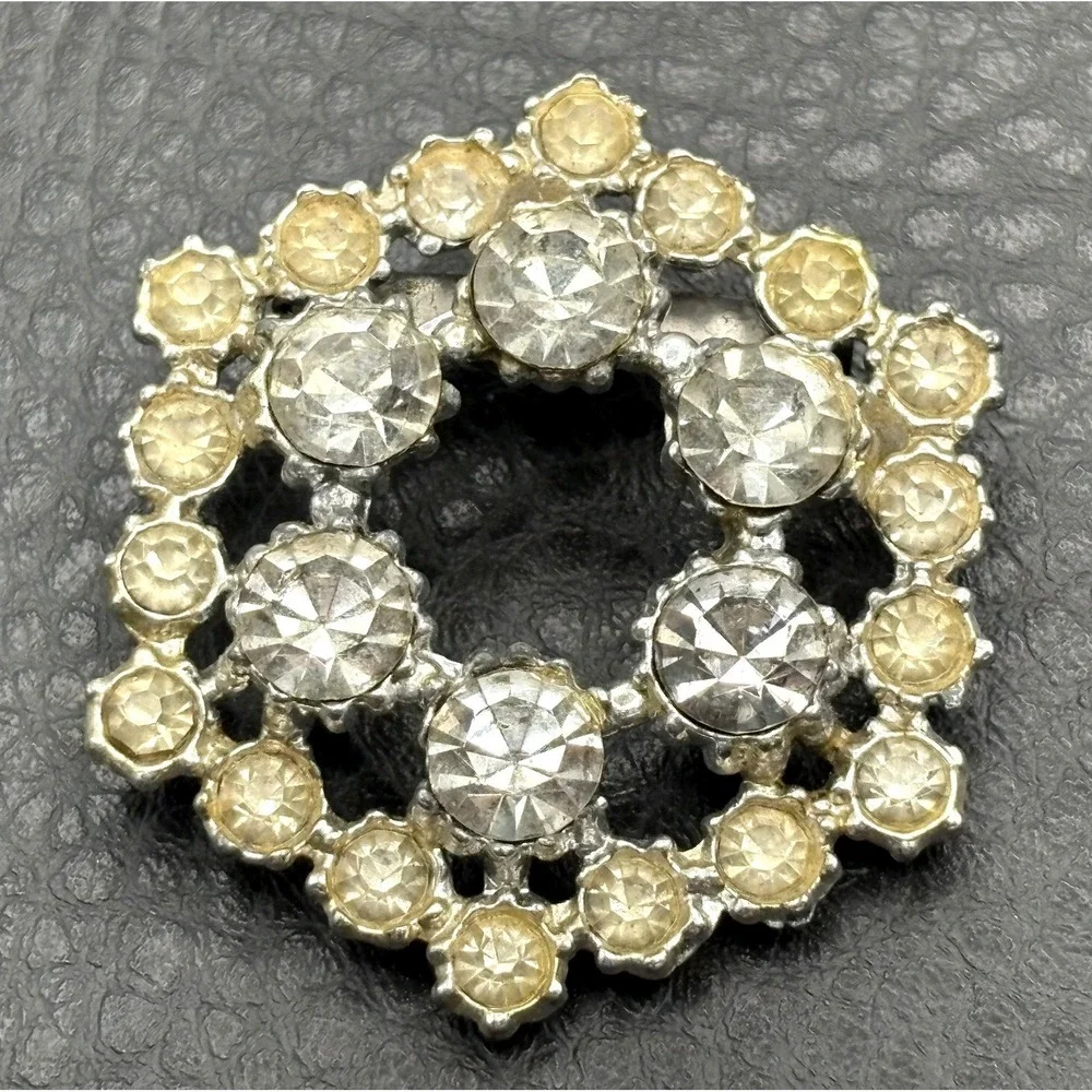 Vintage 1950's Clear Rhinestone Brooch Pin Silver Tone Pot Metal Wreath Design